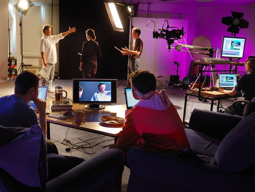 Профессия актер: специализации, зарплаты, карта навыков, требования, где можно учиться